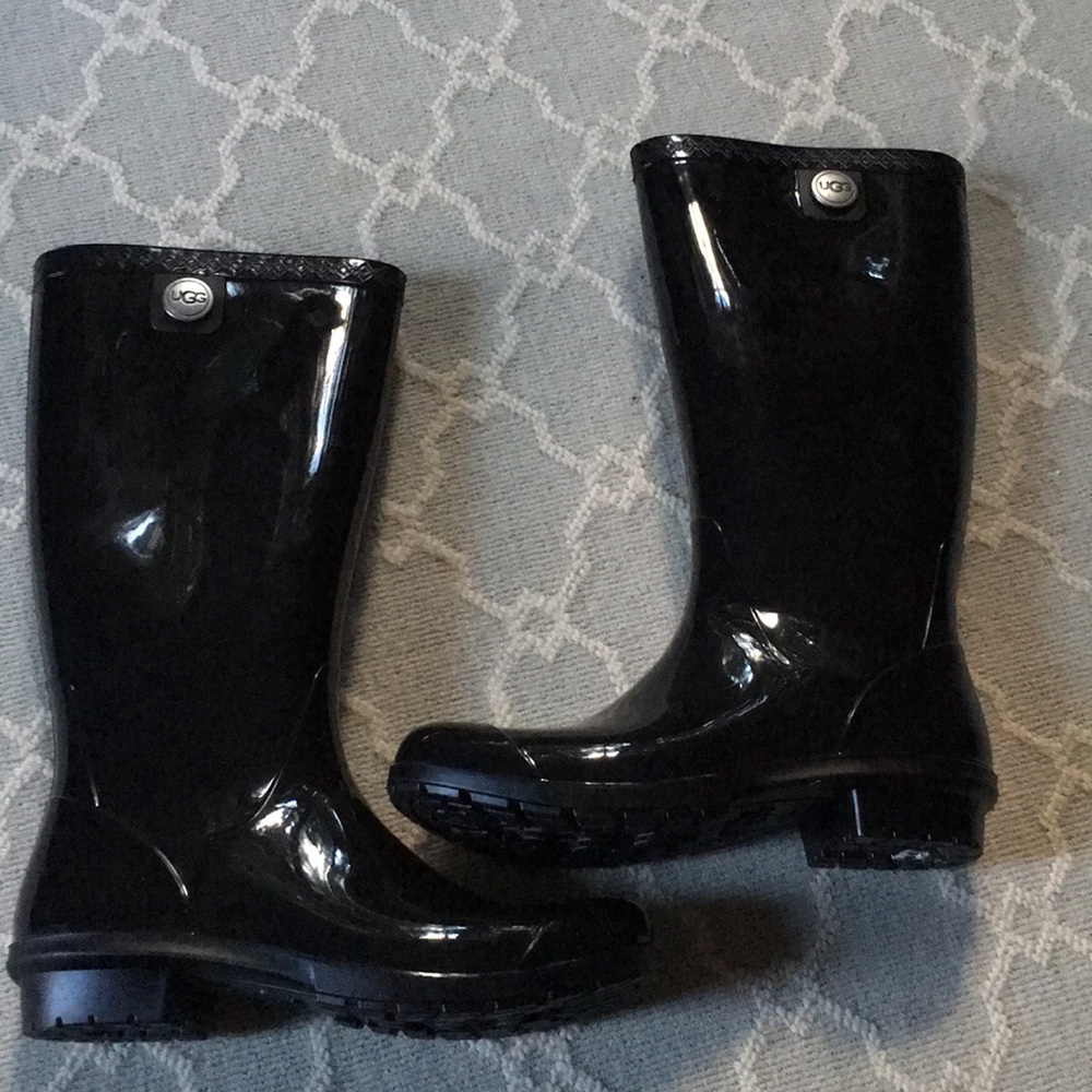Ugg rain boots and socks 6
